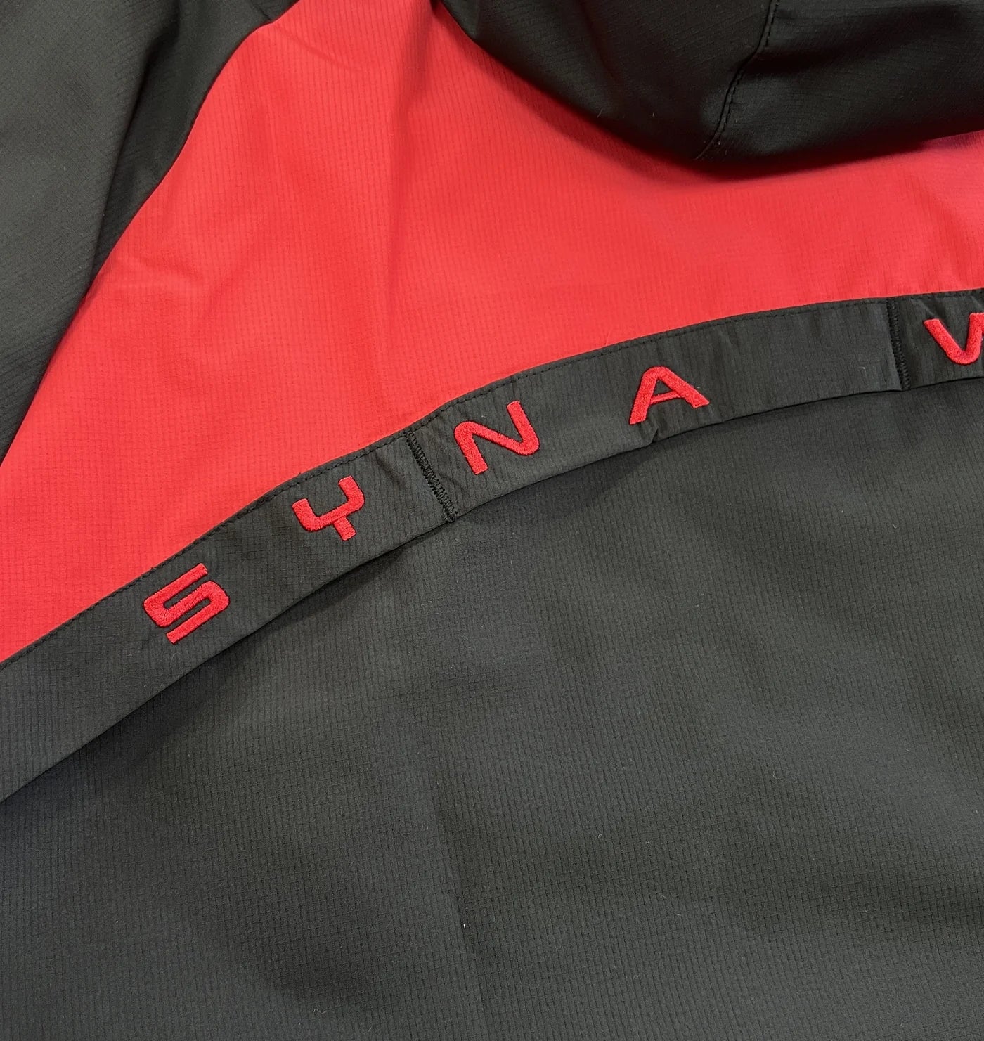 VORTEX WOVEN JACKET (BLACK/RED)