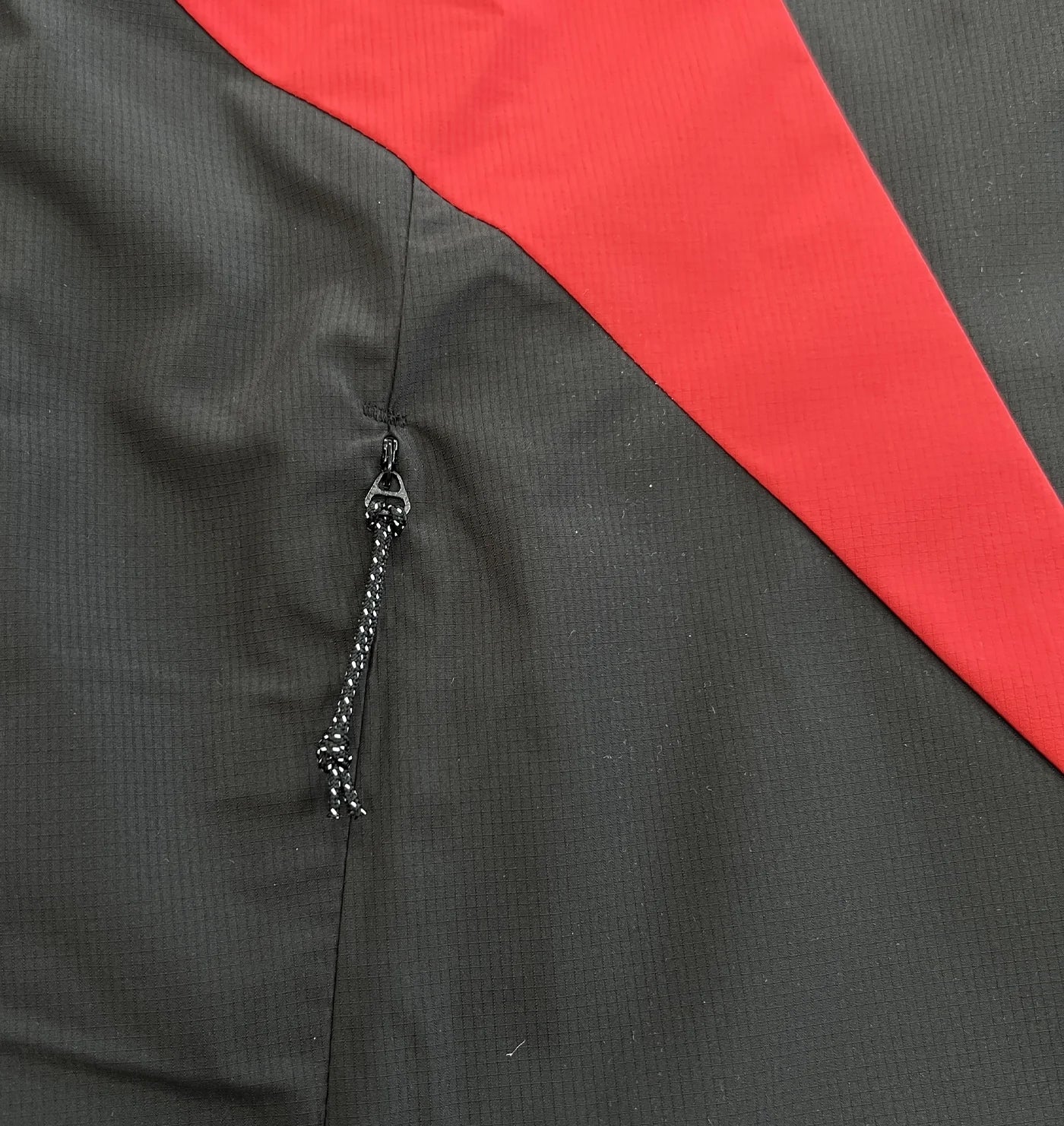 VORTEX WOVEN JACKET (BLACK/RED)