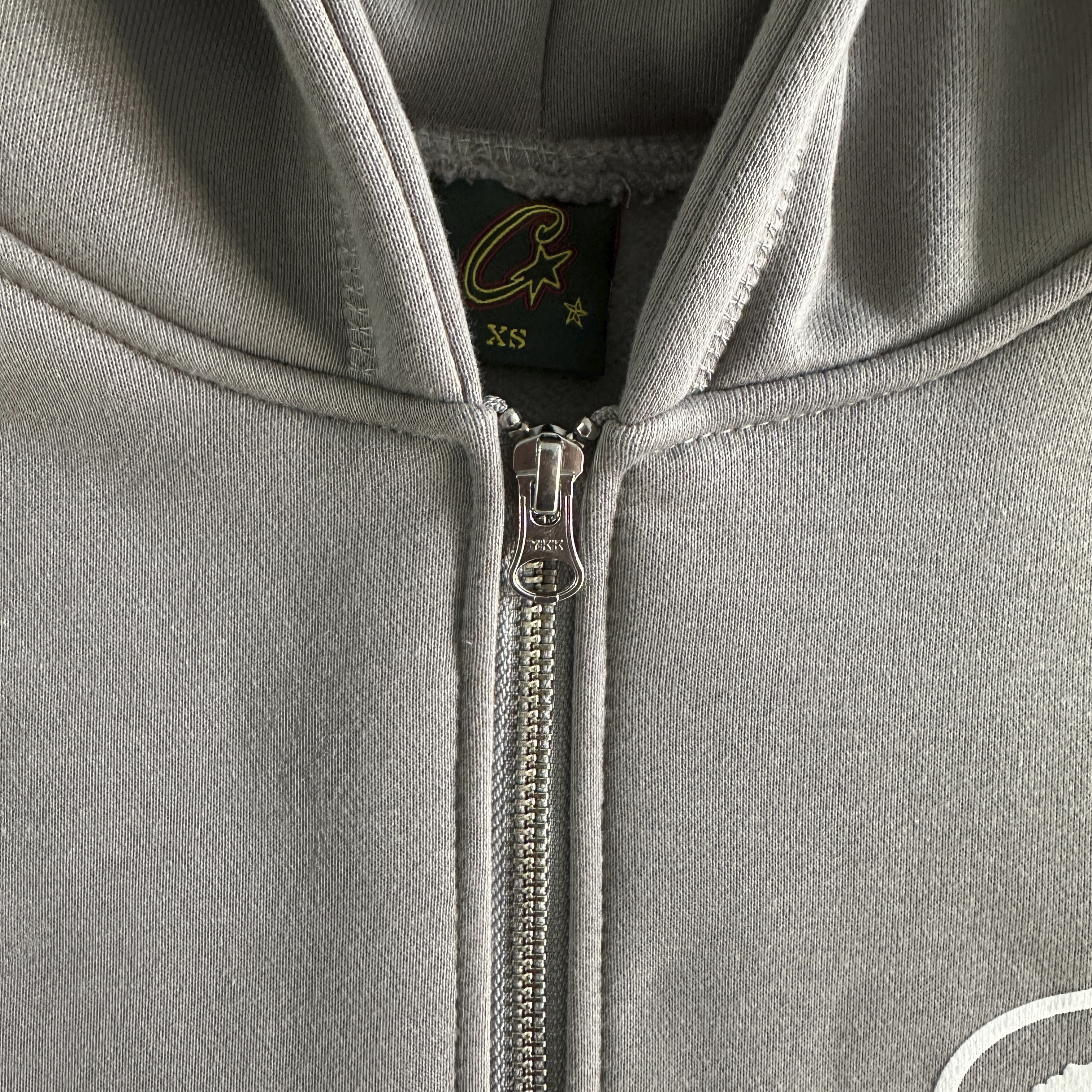 ISLAND PUFF PRINT ZIP HOODIE (GREY)
