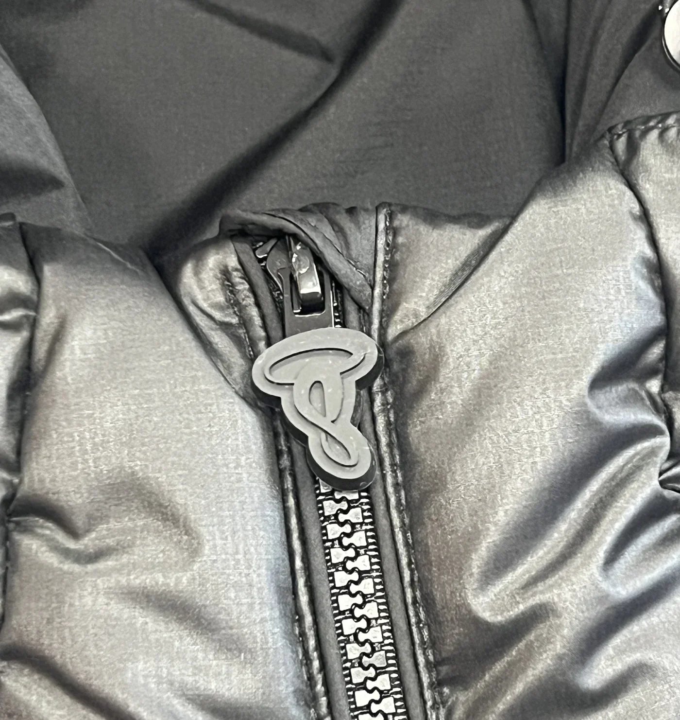 WAVE PUFFER JACKET (BLACK)
