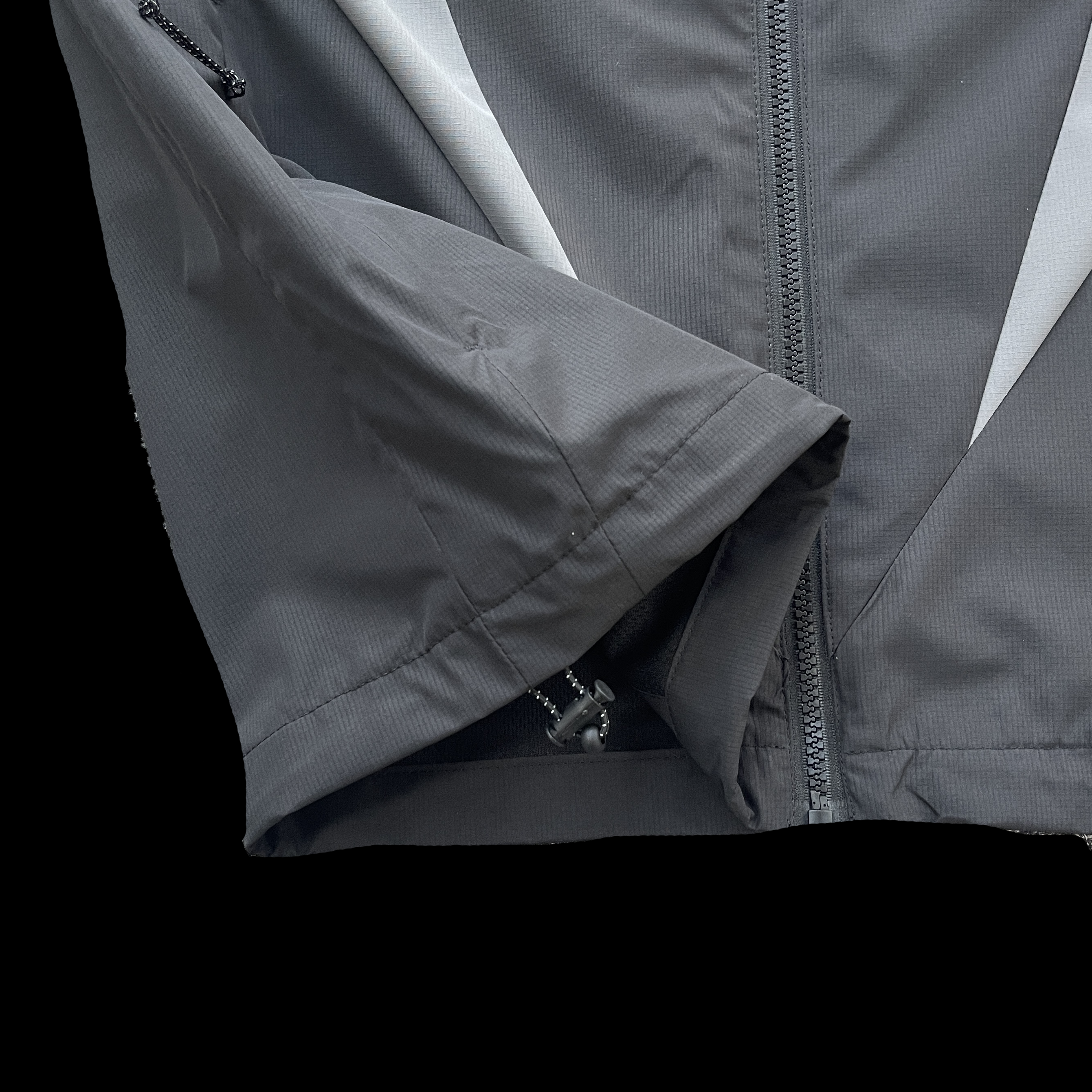 VORTEX WOVEN JACKET (BLACKOUT)
