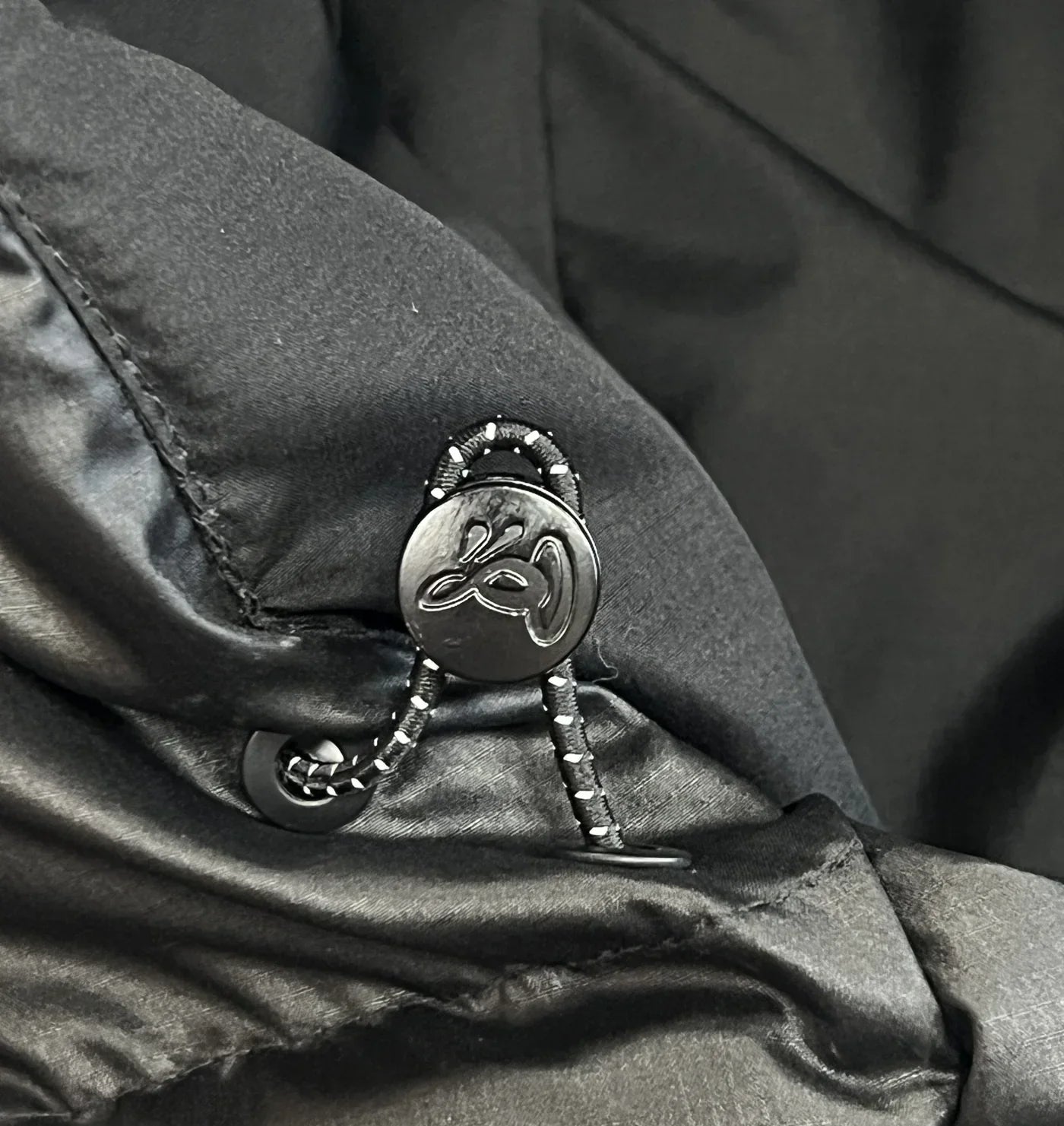 WAVE PUFFER JACKET (BLACK)